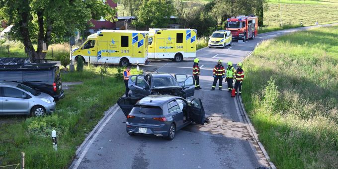 Waldkirch: Frontalkollision zwischen zwei Autos. Waldkirch: Frontalkollision