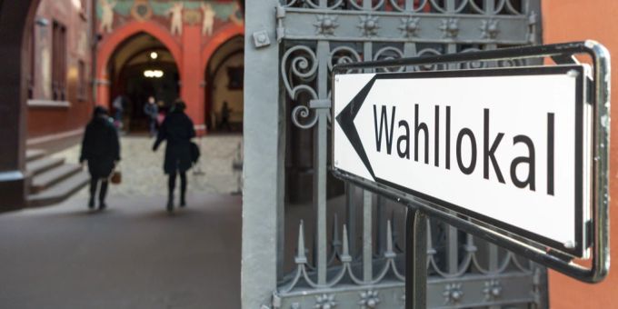 Der Grosse Rat von Basel-Stadt diskutiert an seiner nächsten Sitzung über die Einführung eines begrenzten Stimmrechts für ausländische Personen. (Symbolbild) Basel-Stadt Stimmrecht Ausländer