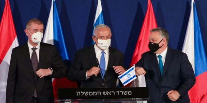 Netanjahu mit Babis (l.) und Orban (r.) Netanjahu mit Babis (l.) und Orban (r.)