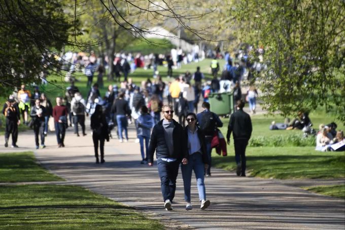 In Grossbritannien sind bald Treffen im Freien mit bis zu 30 Personen wieder erlaubt. Coronavirus Grossbritannien