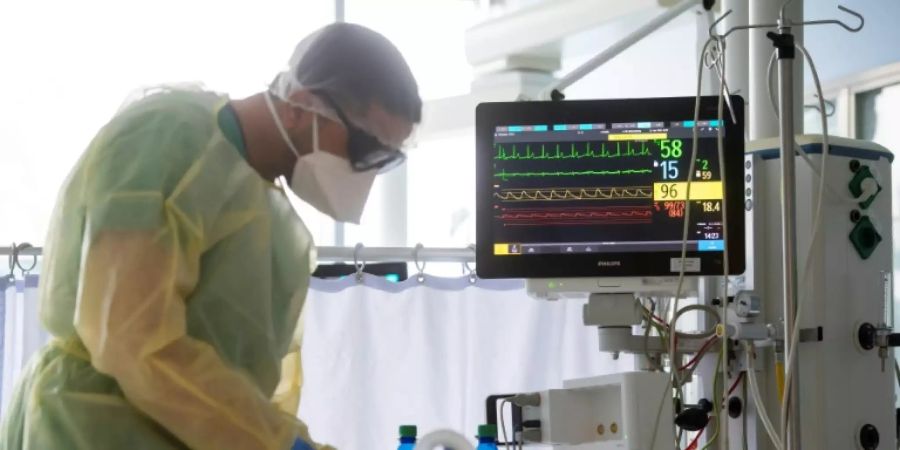 Intensivpflegekraft in Krankenhaus in Freising
