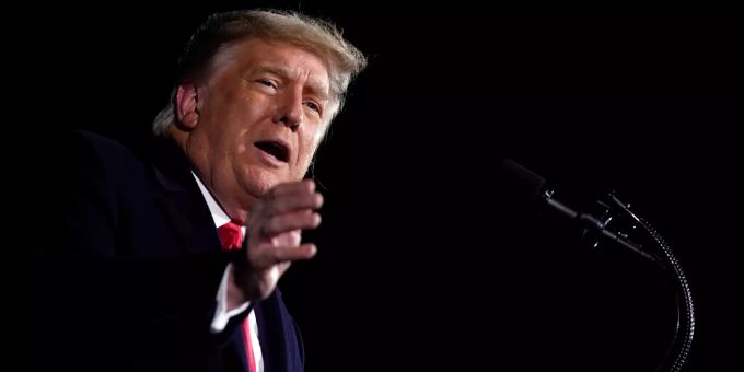 Donald Trump, damaliger Präsident der USA, spricht während einer Wahlkampfveranstaltung. donald Trump