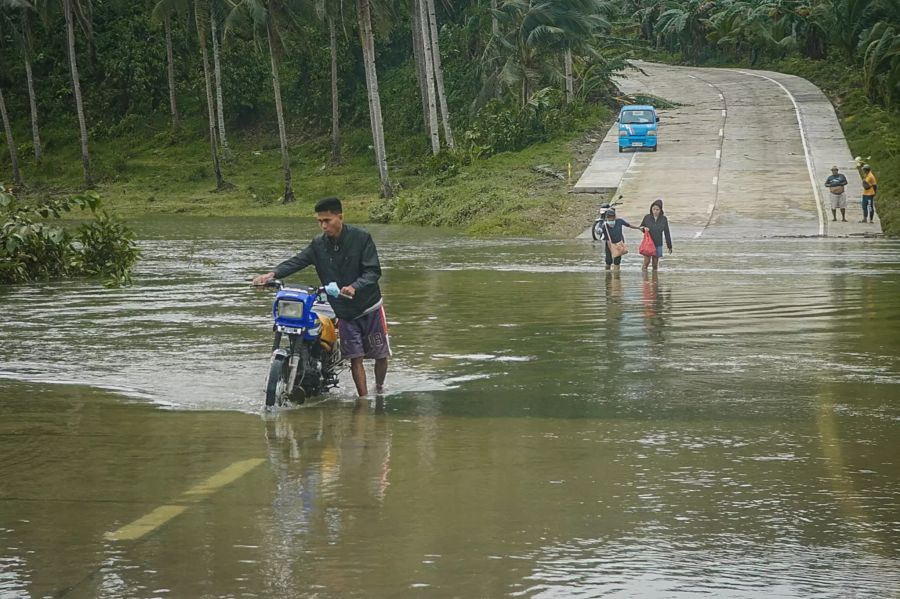 Philippinen - Taifun "Surigae"