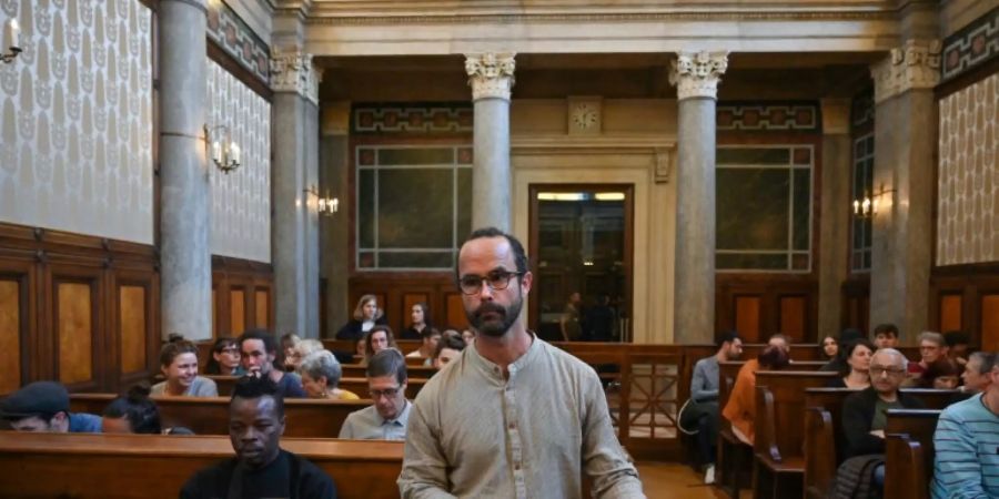 Herrou im März 2020 vor Gericht