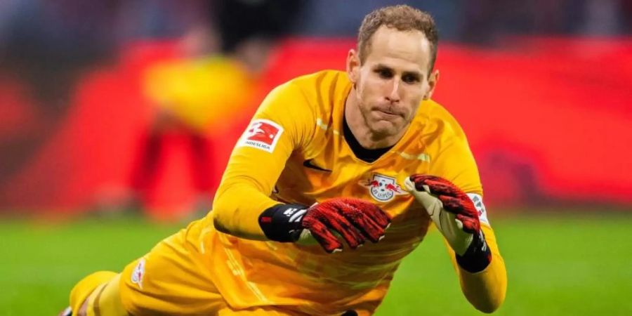 Torwart Péter Gulácsi hat seinen Vertrag bei RB Leipzig verlängert. Foto: Robert Michael/dpa-Zentralbild/dpa