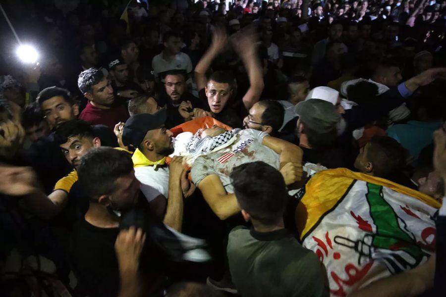 Funeral in the West Bank after clashes between Palestinians and the Israeli army