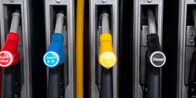 München - Benzin wird nach monatelangem Anstieg wieder billiger
