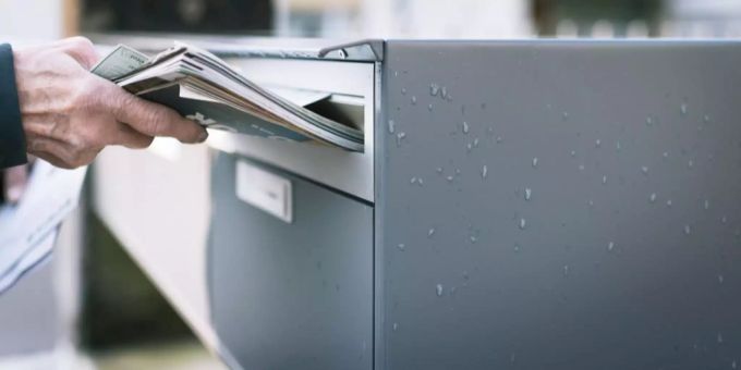 Die Abstimmungsunterlagen werden voraussichtlich zwischen dem 23. und dem 26. Oktober zugestellt. (Symbolbild) briefkasten