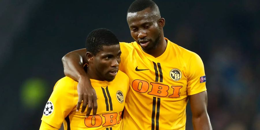 Die YB-Spieler Roger Assale und Sekou Sanogo.