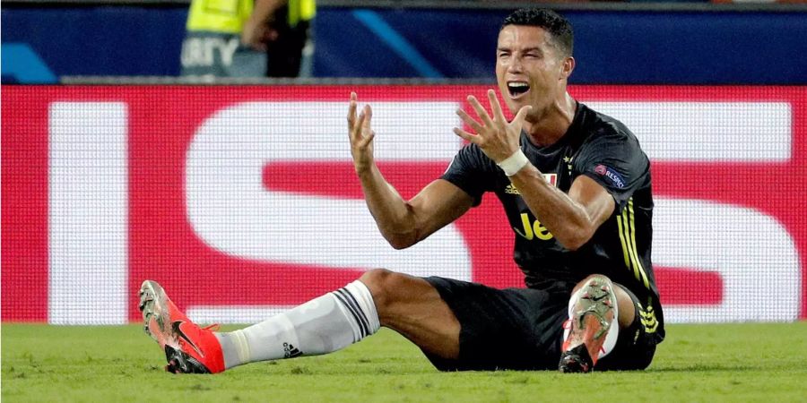 Juventus Stürmer Cristiano Ronaldo reagiert nach der Rote Karte gegen Valencia.