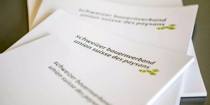 Broschüren des Schweizer Bauernverbands. f