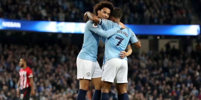 Leroy Sané (l) von Manchester City freut sich mit seinem Mannschaftskollegen Raheem Sterling (r) über sein Tor zum 6:1. Leroy Sané (l) von Manchester City freut sich mit seinem Mannschaftskollegen Raheem Sterling (r) über sein Tor zum 6:1.