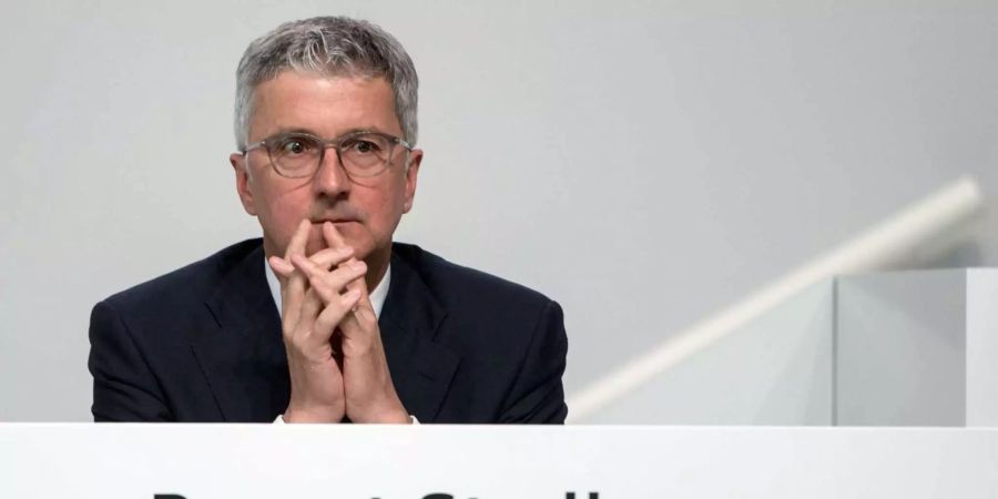 Der Vorstandsvorsitzende der Audi AG, Rupert Stadler, sitzt bei der Hauptversammlung der Audi AG in Neckarsulm (D) auf dem Podium.