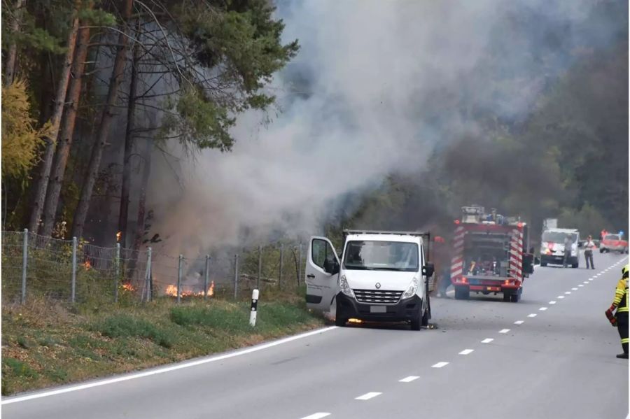 Rund 30 Feuerwehrleute standen im Einsatz - Kapo Graubünden