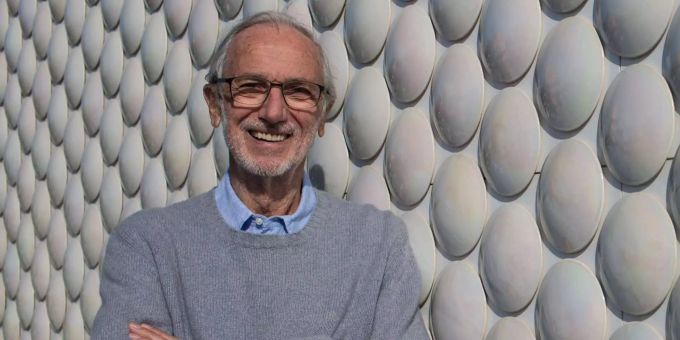 Der italienische Architekt Renzo Piano posiert vor seinem «fliegenden Gebäude», dem Centro Botin in Santander (S). Der italienische Architekt Renzo Piano posiert vor seinem «fliegenden Gebäude», dem Centro Botin in Santander (S).