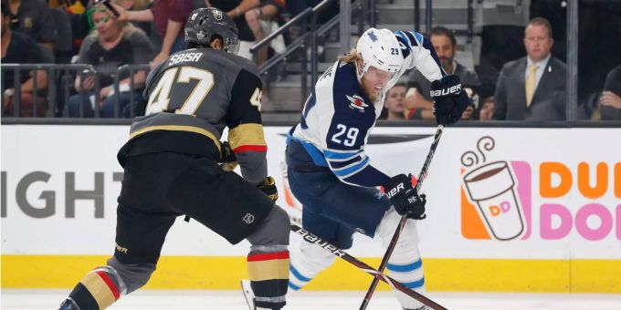 Luca Sbisa bei einem Einsatz mit den Vegas Golden Knights in den NHL-Playoffs. Luca Sbisa bei einem Einsatz mit den Vegas Golden Knights in den NHL-Playoffs.