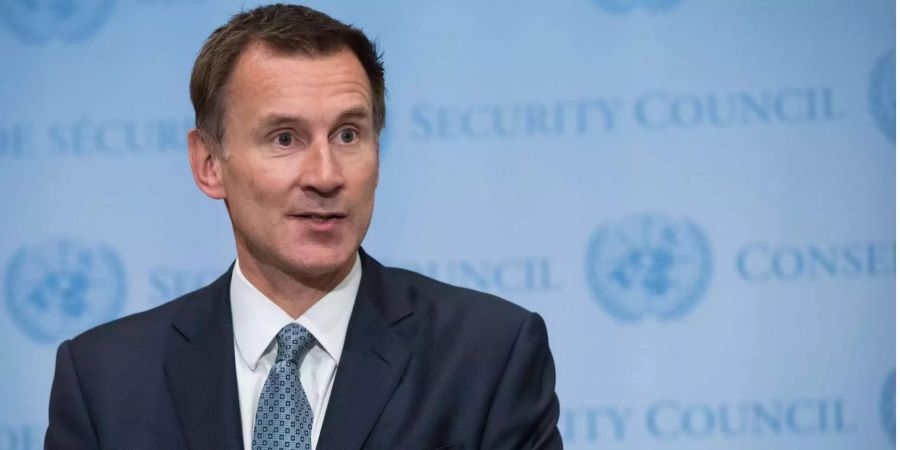 Der britische Aussenminister Jeremy Hunt spricht bei einer Pressekonferenz.