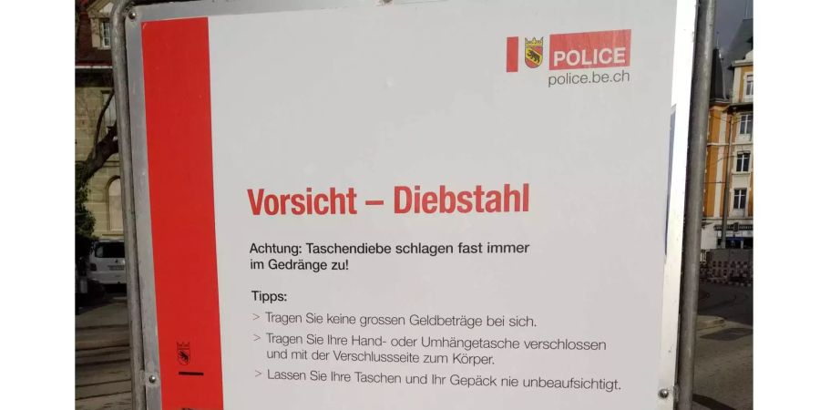 «Vorsicht – Diebstahl», warnt die Berner Polizei in einer grossangelegten Kampagne.