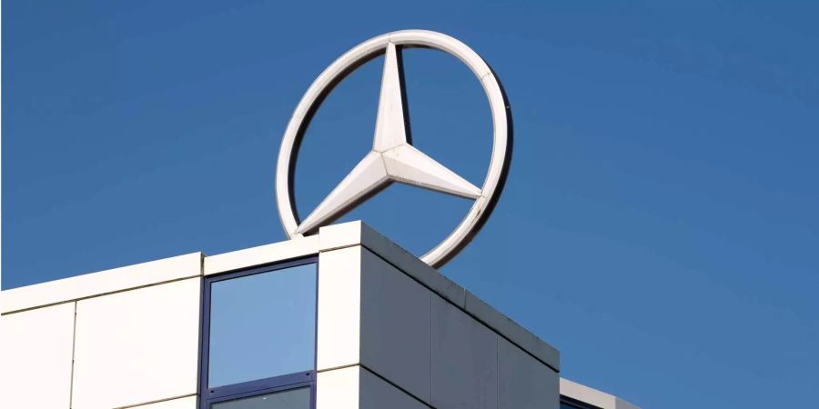 Das Logo von Mercedes-Benz, einer Marke des deutschen Unternehmens Daimler.