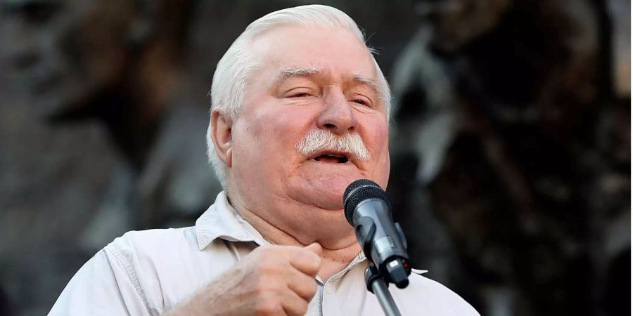 Polens Ex-Präsident Lech Walesa bei einer Rede vor Rechtsgesinnten.