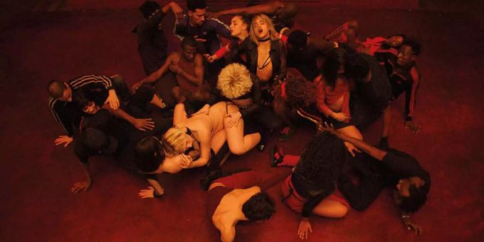 Die Mitglieder einer Tanzgruppe fallen in «Climax» einem infernalischen Drogenrausch zum Opfer. Die Mitglieder einer Tanzgruppe fallen in «Climax» einem infernalischen Drogenrausch zum Opfer.