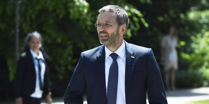 Herbert Kickl will keine Flüchtlinge aus Deutschland. Herbert Kickl will keine Flüchtlinge aus Deutschland.