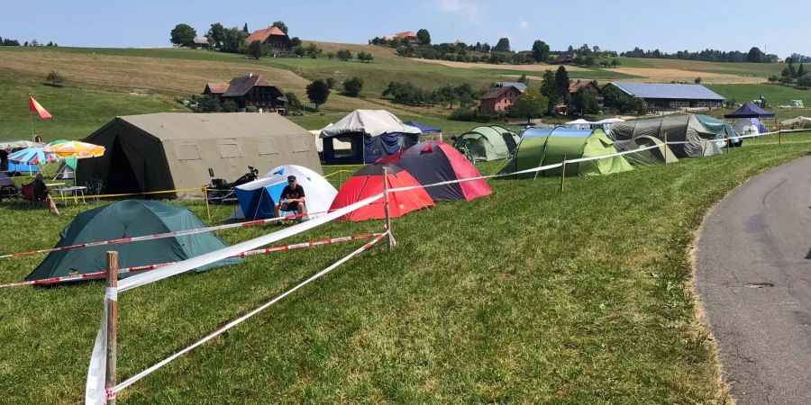 Viele Besucher kommen auch aus dem Ausland und schlafen während der Biker Party in Zelten.