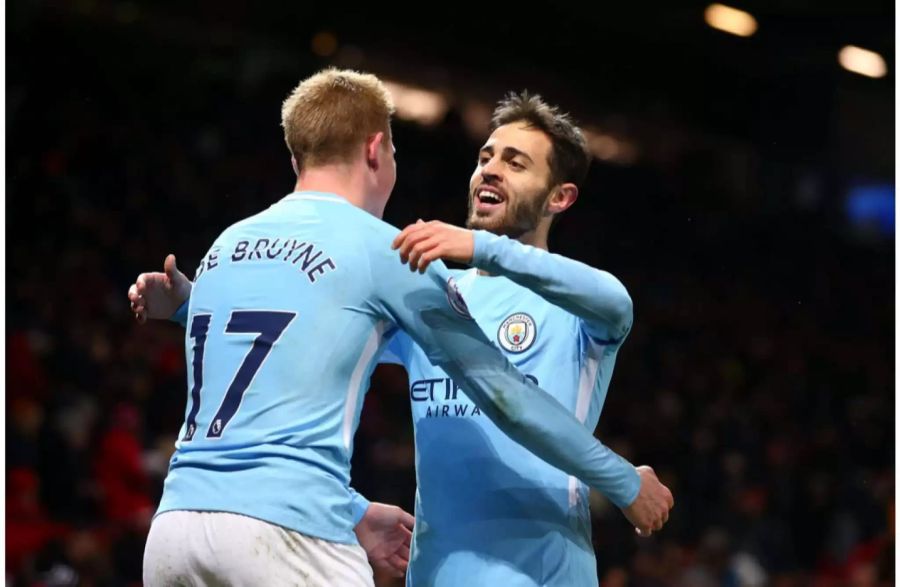 Manchester City scheint aktuell unschlagbar: Das Team von Trainer Pep Guardiola gewinnt das Derby gegen Manchester United mit 2:1. Damit feiern die «Citizens» den 14. Liga-Sieg in Folge und bauen den Vorsprung auf den Stadtrivalen auf elf Punkte aus.