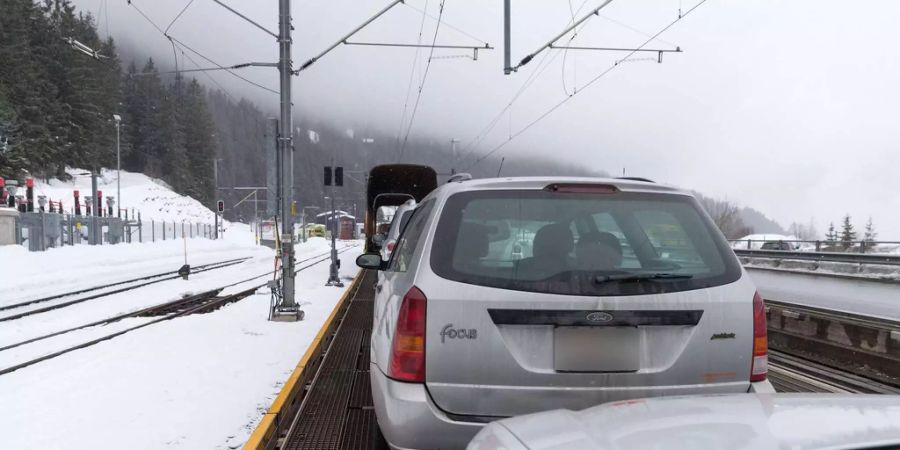 Lawinensprengung am Lötschberg am Freitagmorgen.