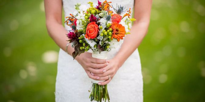 Eine Braut an ihrer Hochzeit.