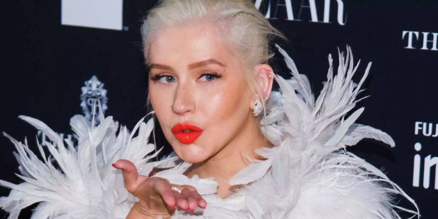 Christina Aguilera schickt ein Küsschen