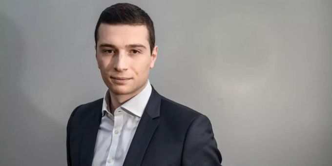 Jordan Bardella ist Spitzenkandidat der Rassemblement National. Jordan Bardella