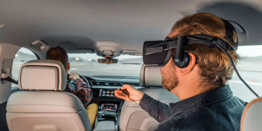 VR-Brille im Audi.