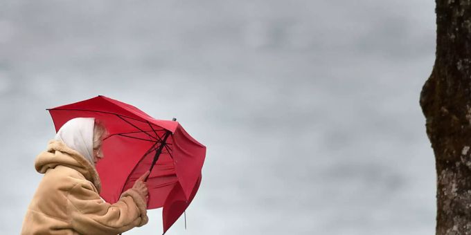 Für Donnerstagnachmittag sind heftige Sturmböen angekündigt. (Symbolbild) Wetter Sturm Sturmböen