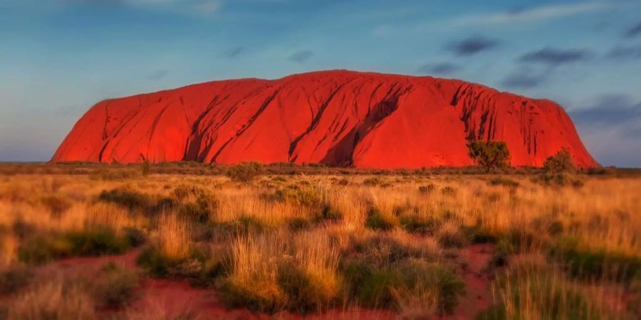 Uluru in Australien am Abend.