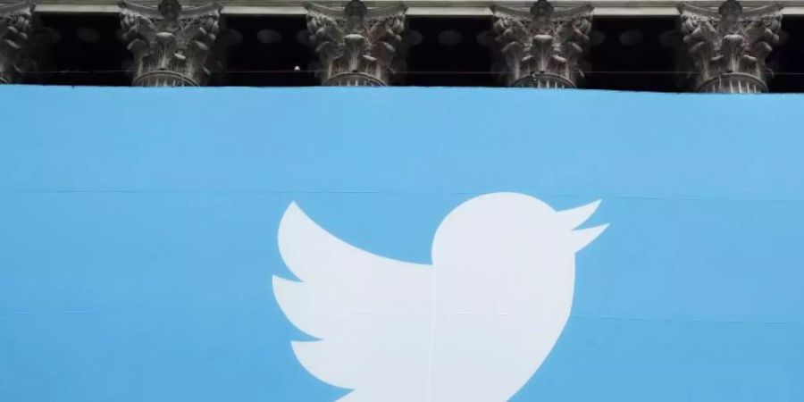 Twitter hat erstmals ein ganzes Geschäftsjahr mit schwarzen Zahlen abgeschlossen und im vierten Quartal Rekorderlöse verbucht. Foto: Mark Lennihan/AP/dpa