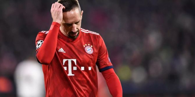 Franck Ribéry kratzt sich am Kopf.