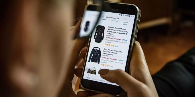Online-Shopping boomt in der Schweiz. online-Shopping