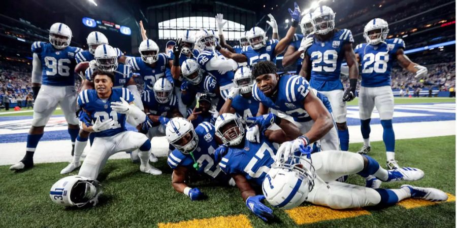 Die Colts liegen das ganze Spiel hinten – und kommen in letzter Minute doch noch zum Sieg gegen die New York Giants. Mit dem 28:27 gegen die Giants behauptet Indianapolis den Playoff-Platz und darf sich auf den Showdown um den Wild-Card-Platz mit den Titans freuen.