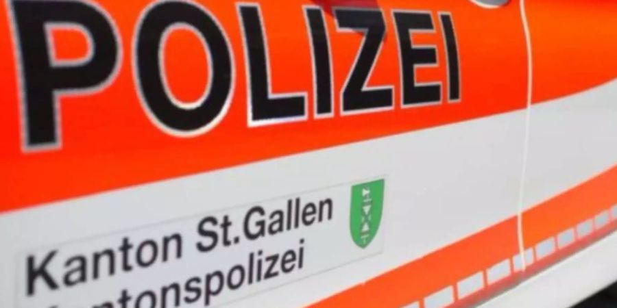 Die Feuerwerkskörper haben zwei St. Galler Kantonspolizisten getroffen (Symbolbild).