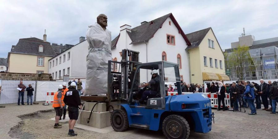 Die Statue bleibt bis zu Marx' Geburtstag am 5. Mai verpackt.