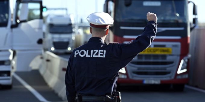 BMW weg - Raser aus der Schweiz brettert mit 223 km/h über Ösi-Autobahn