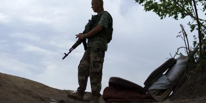 Ein russischer Soldat im Ukraine-Krieg. (Symbolbild) ukraine-krieg deserteur