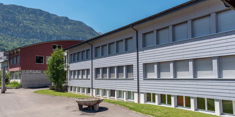 Das Schulhaus Pfrundmatte in Meiringen.