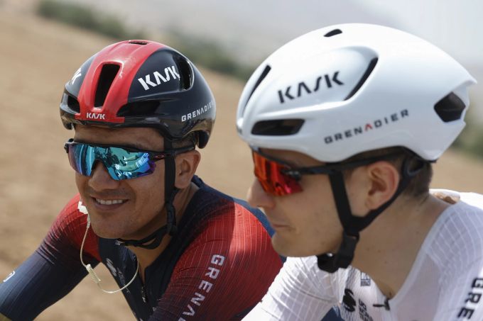 Richard Carapaz (links) gewinnt die 12. Etappe der Vuelta. Vuelta