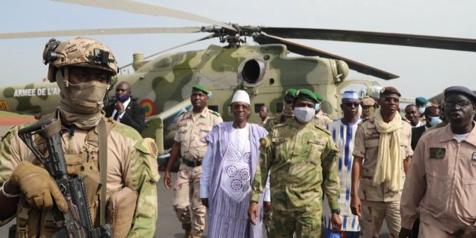 Russland unterstützt die Militärjunta in Mali mit Kampfhelikoptern und -Jets. Die Wagner Truppe soll aber keine Verbindung zu Moskau haben. Mali