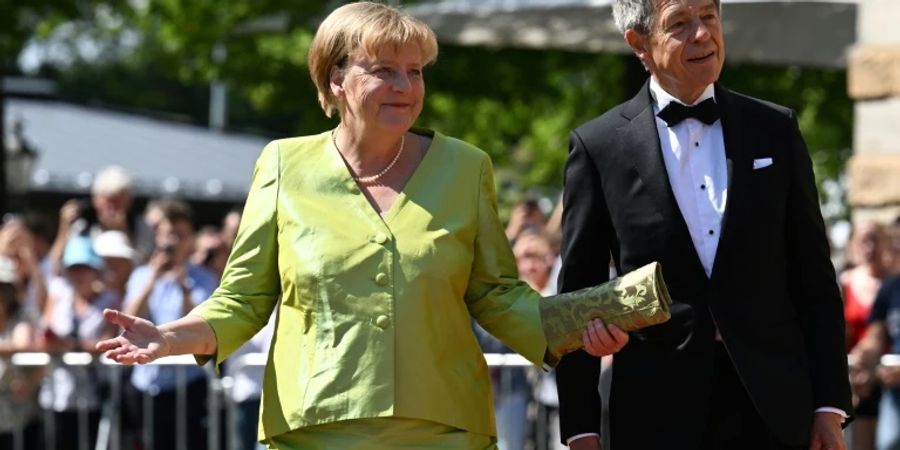 Merkel mit Ehemann bei Bayreuther Festspielen im Juli