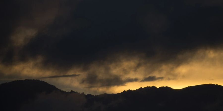 In einigen Gegenden der Schweiz brauten sich am Freitagabend starke Gewitter zusammen. (Themenbild)