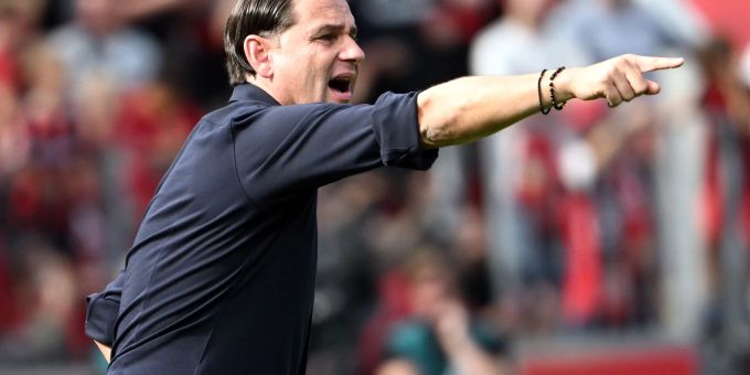 Leverkusens Trainer Gerardo Seoane geniesst laut Simon Rolfes im Verein das nötige Vertrauen. Leverkusens Trainer Gerardo Seoane geniesst laut Simon Rolfes im Verein das nötige Vertrauen.