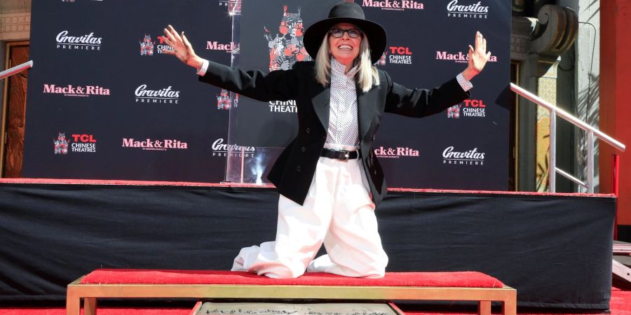 Diane Keaton bei einer Zeremonie zu Ehren der Schauspielerin, bei der sie am TCL Chinese Theatre IMAX in Los Angeles ihre Hand- und Fussabdrücke verewigt.